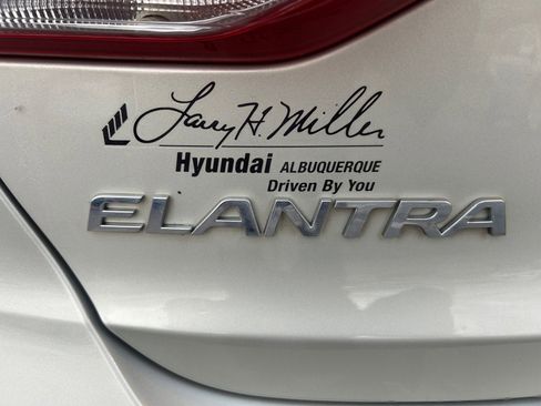 Used 2017 Hyundai Elantra SE w/ SE A/T Tech Package 03 image 21