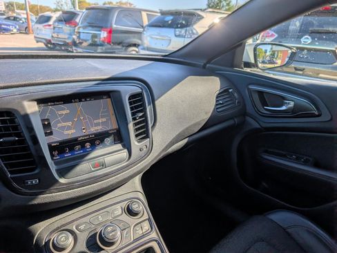 Used 2015 Chrysler 200 S w/ Navigation & Sound Group I image 32
