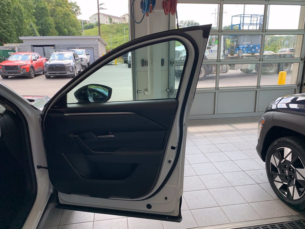 Used 2025 MAZDA CX-50 AWD 2.5 S w/ Premium Package image 22