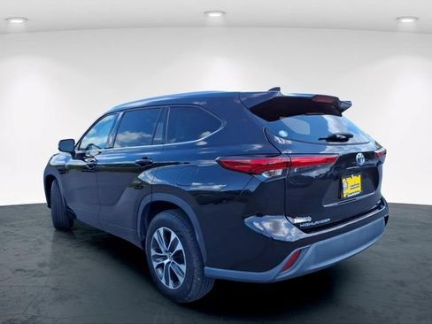 Used 2022 Toyota Highlander XLE FWD image 10