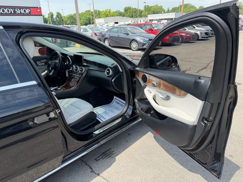 Used 2016 Mercedes-Benz C 300 4MATIC Sedan image 11