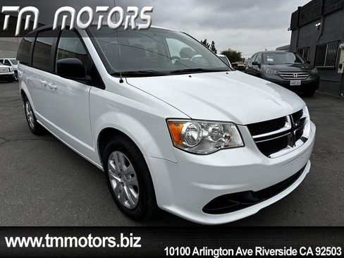 Used 2018 Dodge Grand Caravan SE FWD image 18