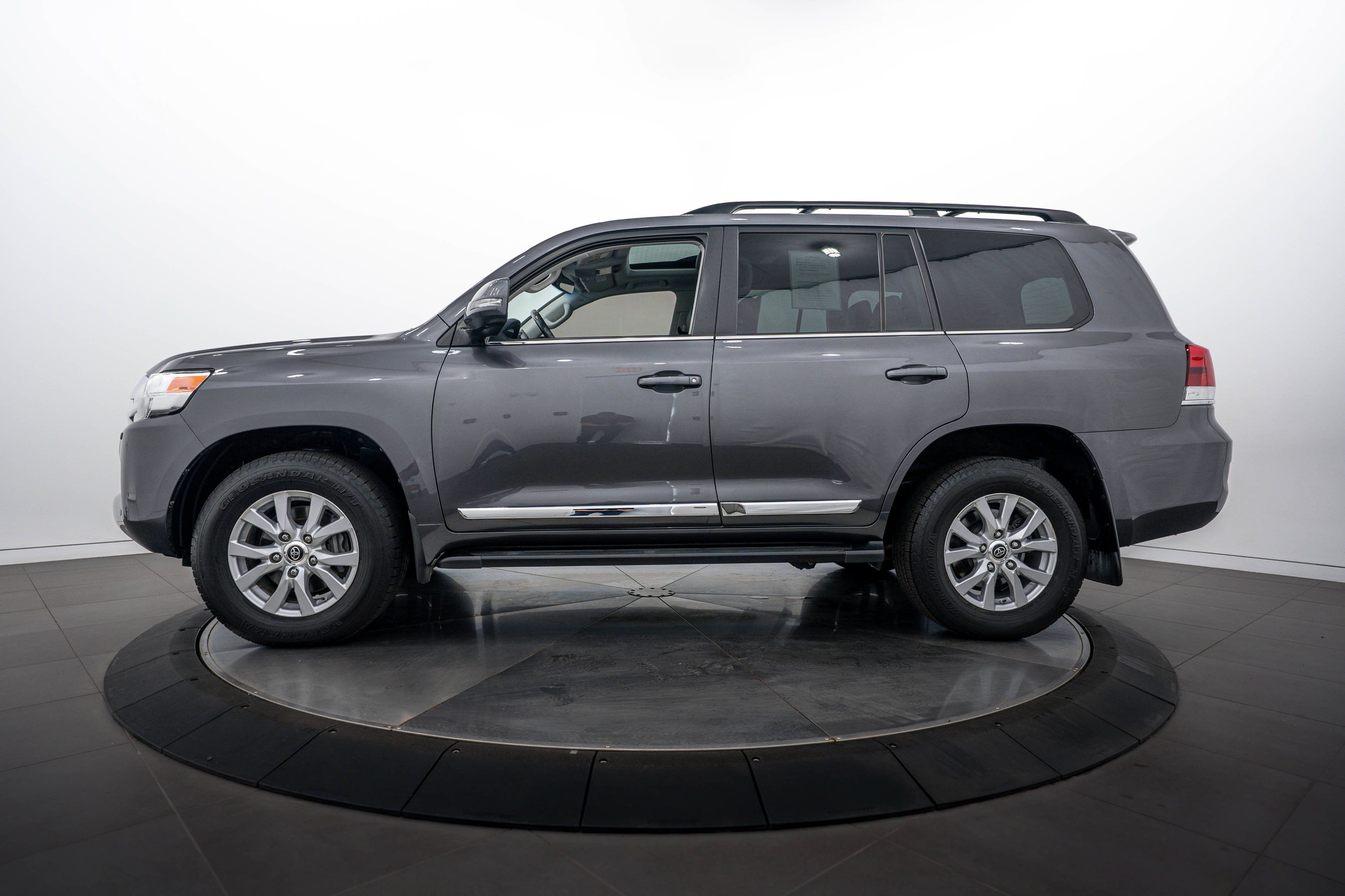Used 2016 Toyota Land Cruiser AWD/4WD image 2