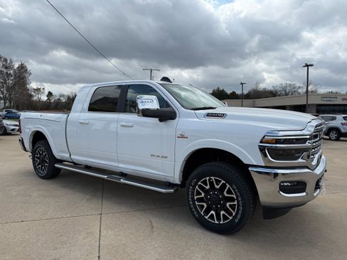 New 2025 RAM 2500 Limited w/ Towing Technology Group image 3