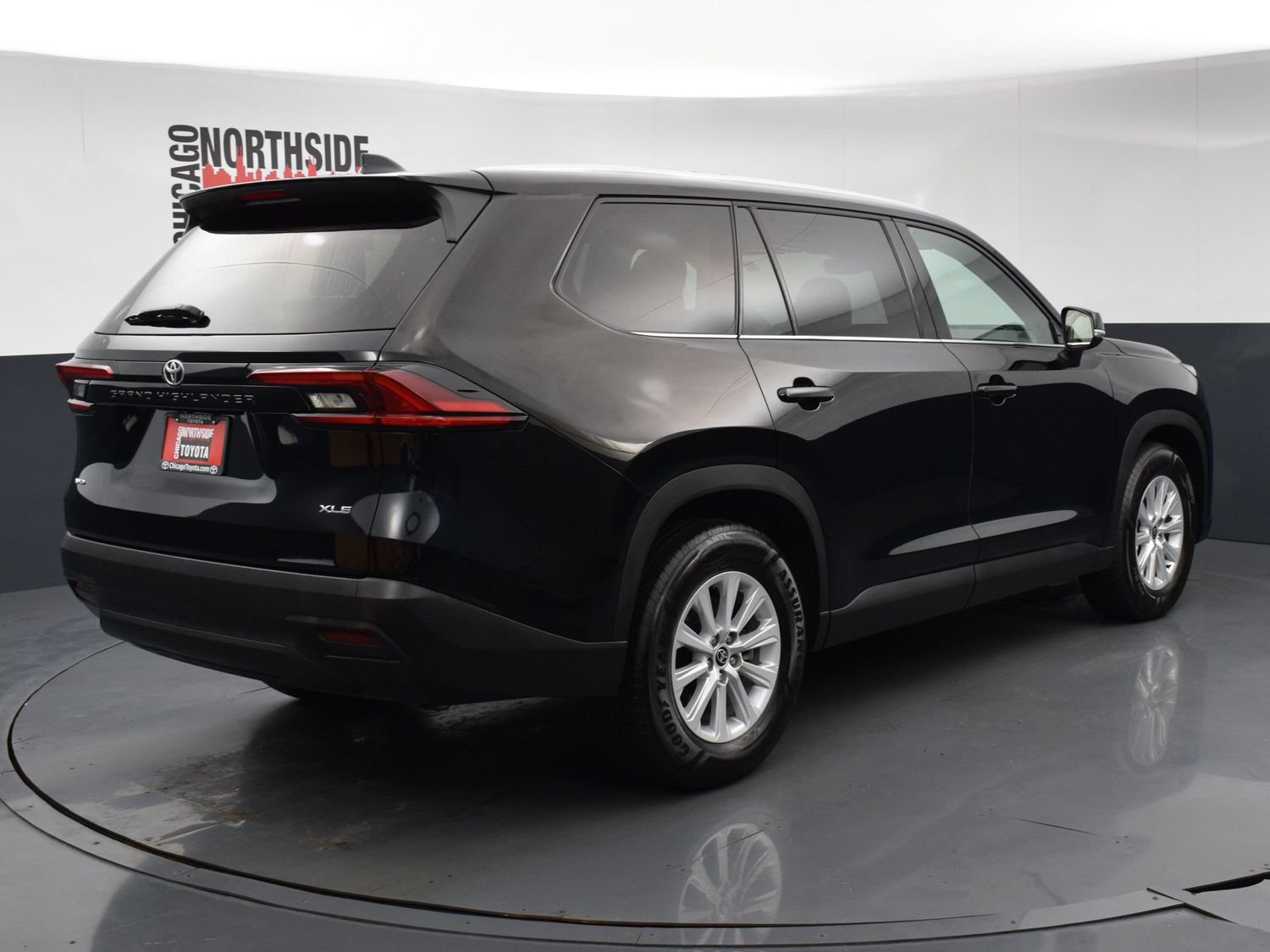 Used 2025 Toyota Grand Highlander AWD image 4