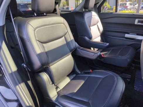 Used 2023 Ford Explorer Limited w/ Limited Technology Package image 30