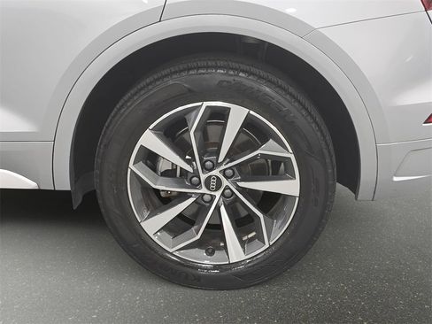 Used 2023 Audi Q5 2.0T Premium w/ Convenience Package image 31