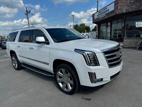 Used 2018 Cadillac Escalade ESV Luxury AWD/4WD image 21
