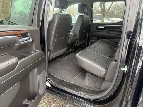 Certified 2025 GMC Sierra 1500 SLT image 13