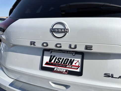 Used 2024 Nissan Rogue SL AWD/4WD image 15