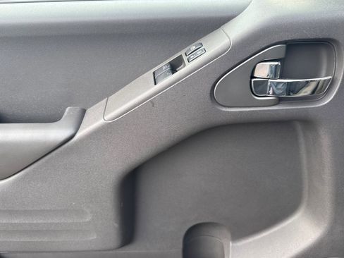 Used 2017 Nissan Frontier SV w/ SV Value Truck Package image 12