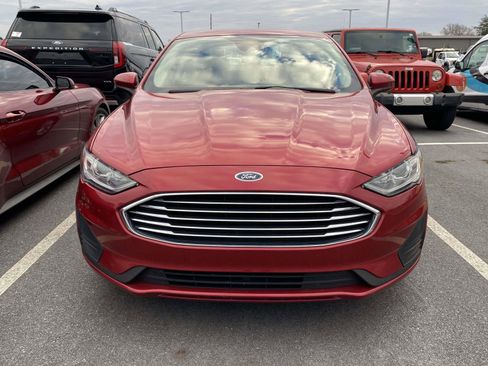 Used 2020 Ford Fusion SE image 2