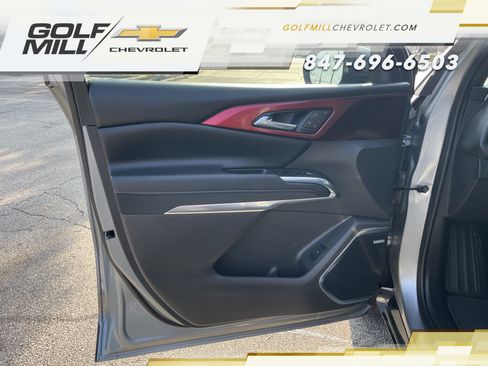 Used 2026 Chevrolet Traverse RS AWD/4WD image 13