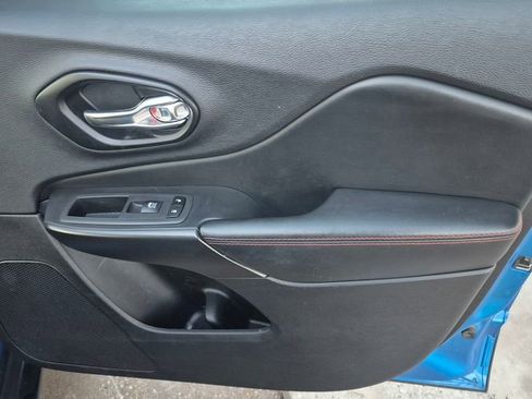 Used 2021 Jeep Cherokee Trailhawk image 14