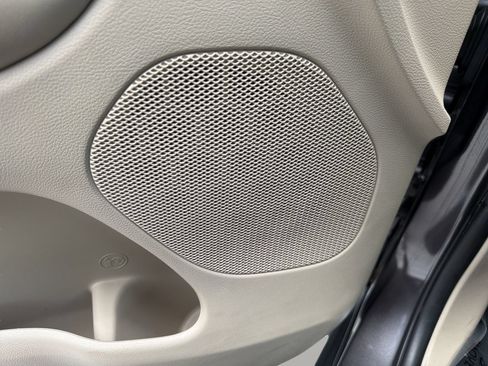 Used 2019 Jeep Grand Cherokee Laredo RWD image 18