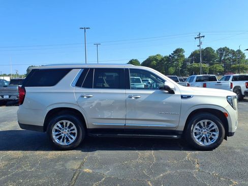 Used 2021 GMC Yukon SLT w/ SLT Luxury Package image 3