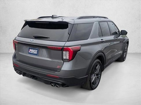 Used 2025 Ford Explorer ST image 5