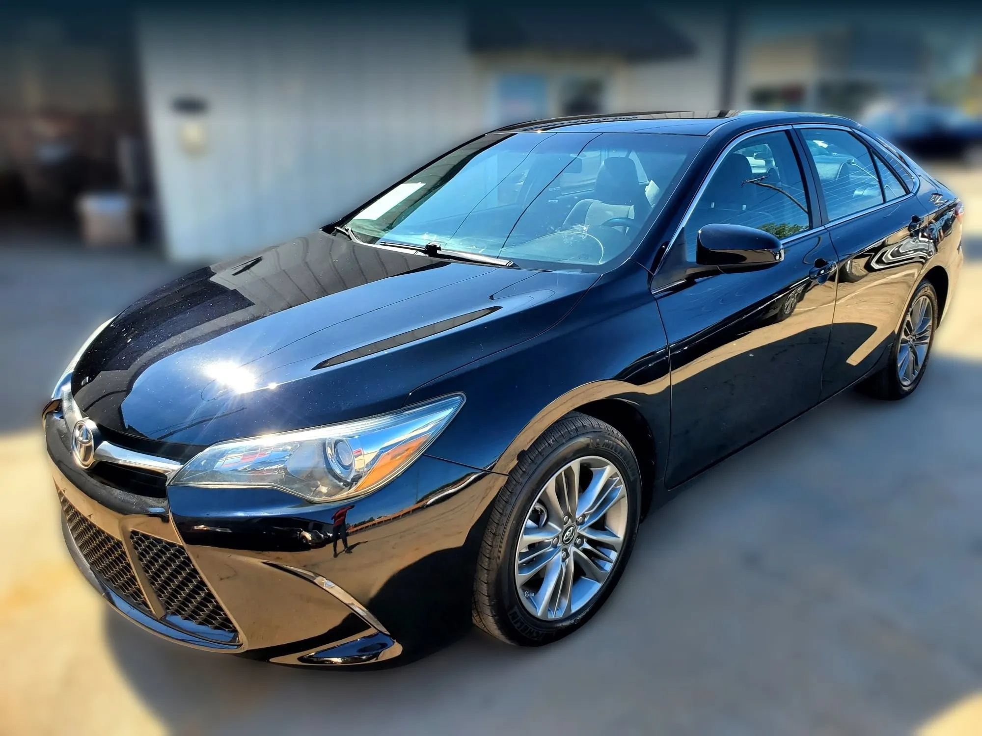 Used 2016 Toyota Camry SE FWD image 3