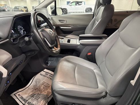 Used 2024 Toyota Sienna XLE image 26