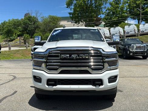 Used 2026 RAM 2500 Laramie AWD/4WD image 3