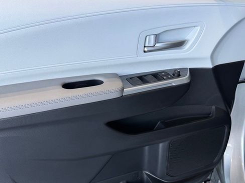 Used 2025 Toyota Sienna XLE w/ XLE Plus Package image 19