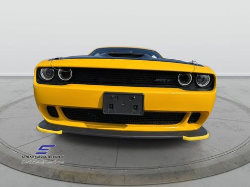 Used 2017 Dodge Challenger SRT Hellcat image 2