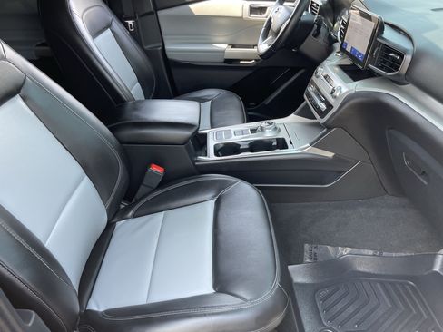 Used 2023 Ford Explorer XLT w/ Equipment Group 202A RWD image 10