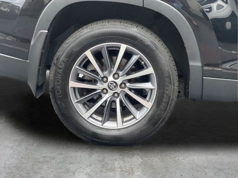 Used 2019 Toyota Highlander XLE AWD/4WD image 28