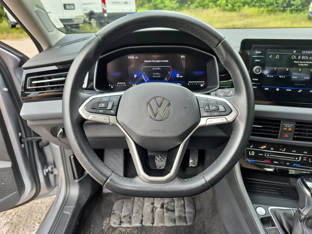 Used 2025 Volkswagen Jetta SE FWD image 22