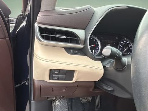 Used 2020 Toyota Highlander XLE FWD image 22
