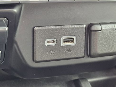 Used 2021 GMC Sierra 2500 AT4 w/ AT4 Premium Plus Package image 12