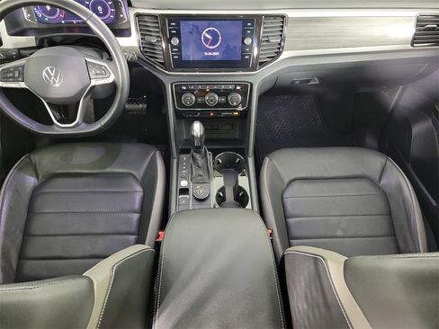 Used 2021 Volkswagen Atlas SEL Premium image 16