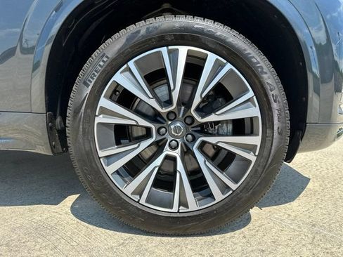Certified 2022 Volvo XC90 T6 Momentum w/ Climate Package AWD/4WD image 11