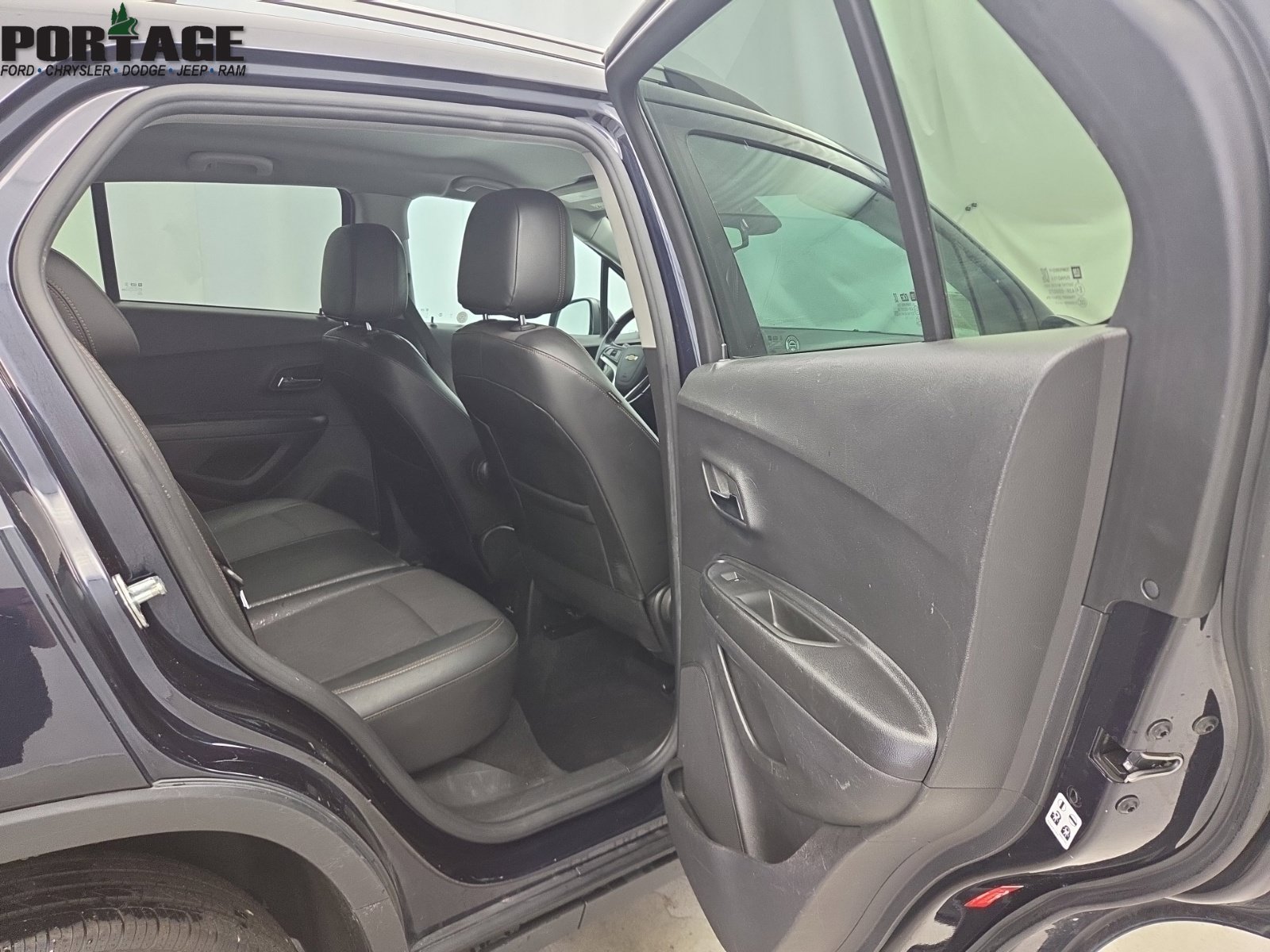 Used 2022 Chevrolet Trax LT w/ LT Convenience Package AWD/4WD image 29