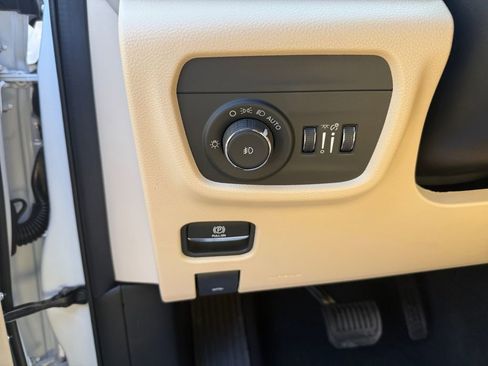 New 2026 Jeep Grand Cherokee Limited w/ Luxury Tech Group II RWD image 17