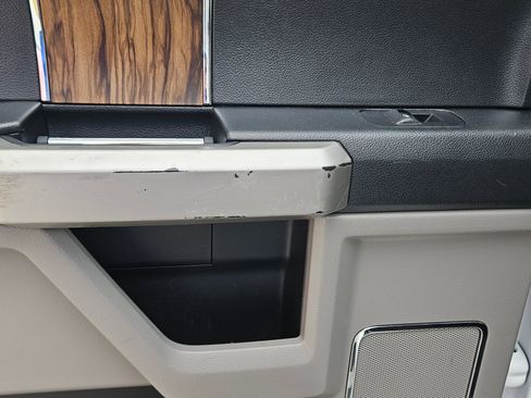 Used 2019 Ford F150 Lariat image 23