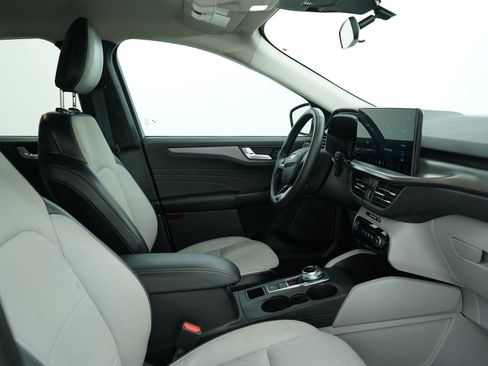 Used 2023 Ford Escape SE w/ Class II Trailer Tow Package image 12