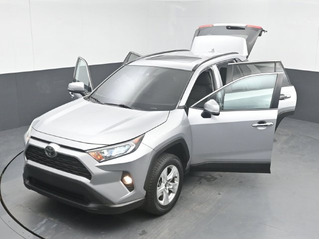 Used 2021 Toyota RAV4 XLE w/ Convenience Package FWD image 53