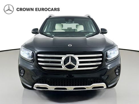 Used 2025 Mercedes-Benz GLB 250 4MATIC image 2