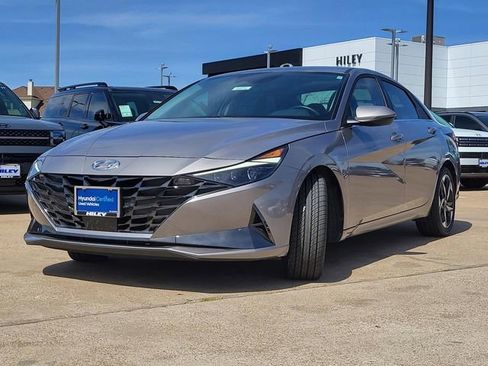 Certified 2023 Hyundai Elantra Limited image 2