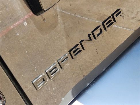 New 2024 Land Rover Defender 110 SE image 12