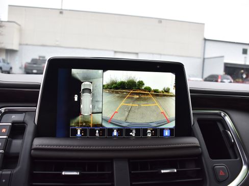 Used 2022 Chevrolet Suburban LT w/ Luxury Package image 20