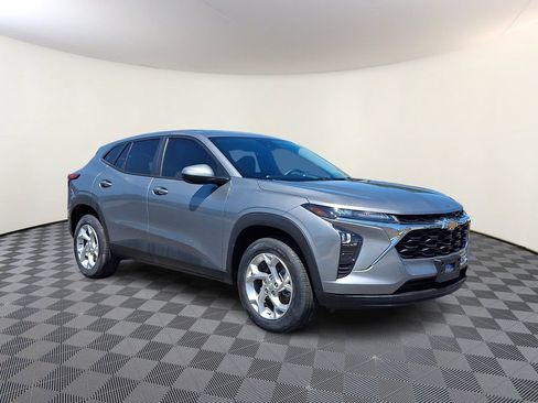 Used 2024 Chevrolet Trax LS w/ LS Convenience Package FWD image 1