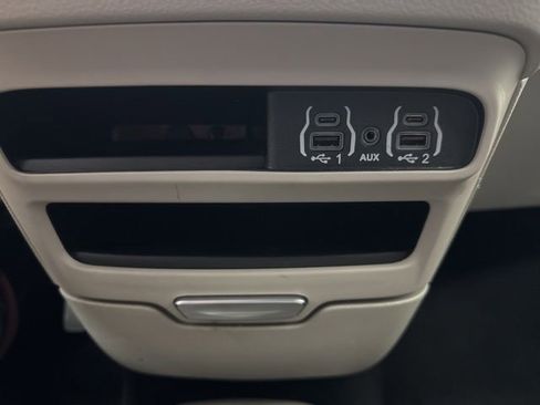 Used 2024 Chrysler Pacifica Touring-L FWD image 18