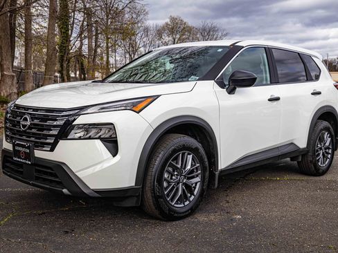 Certified 2024 Nissan Rogue S image 3