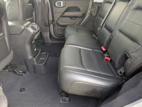 Used 2019 Jeep Wrangler Unlimited Sahara AWD/4WD image 17