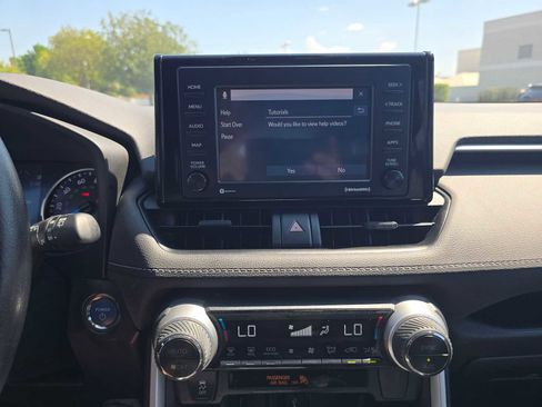 Used 2022 Toyota RAV4 XLE image 27