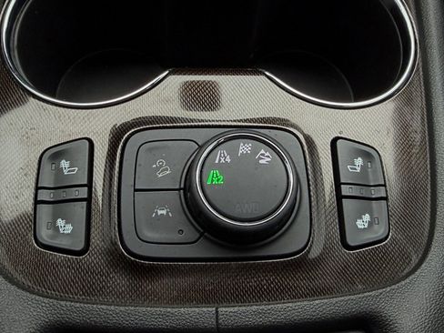 Used 2023 GMC Acadia AT4 image 25