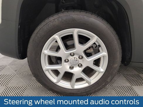 Used 2021 Jeep Renegade Latitude FWD image 19
