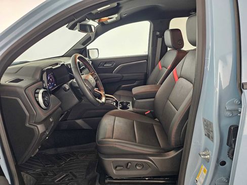 Used 2025 Chevrolet Colorado Z71 w/ Technology Package AWD/4WD image 20
